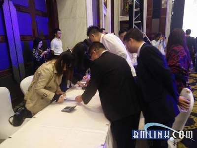 當(dāng)藝術(shù)邂逅楚楚 十月花千谷新品發(fā)布會